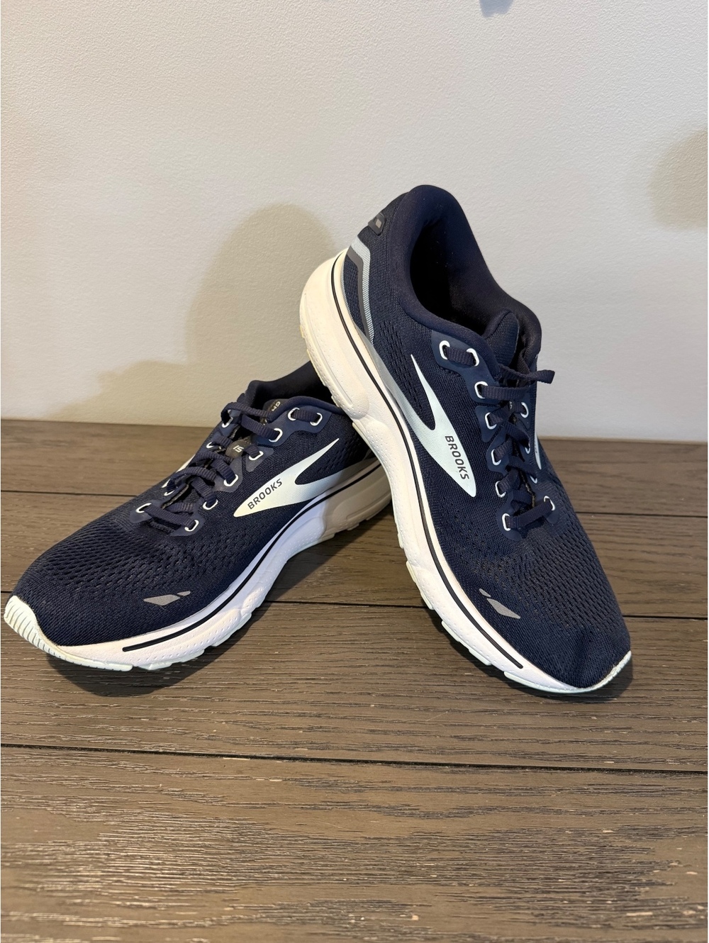 Brooks Ghost Running Shoes Women’s Size 11 narrow